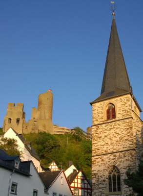 db_Monreal Kirche und Burg1